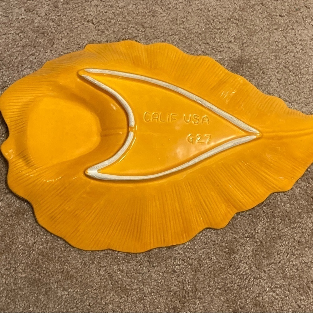 2 VTG California Pottery Orange coloured/gold tone trim Leaf Shaped Plates - Picture 2 of 6